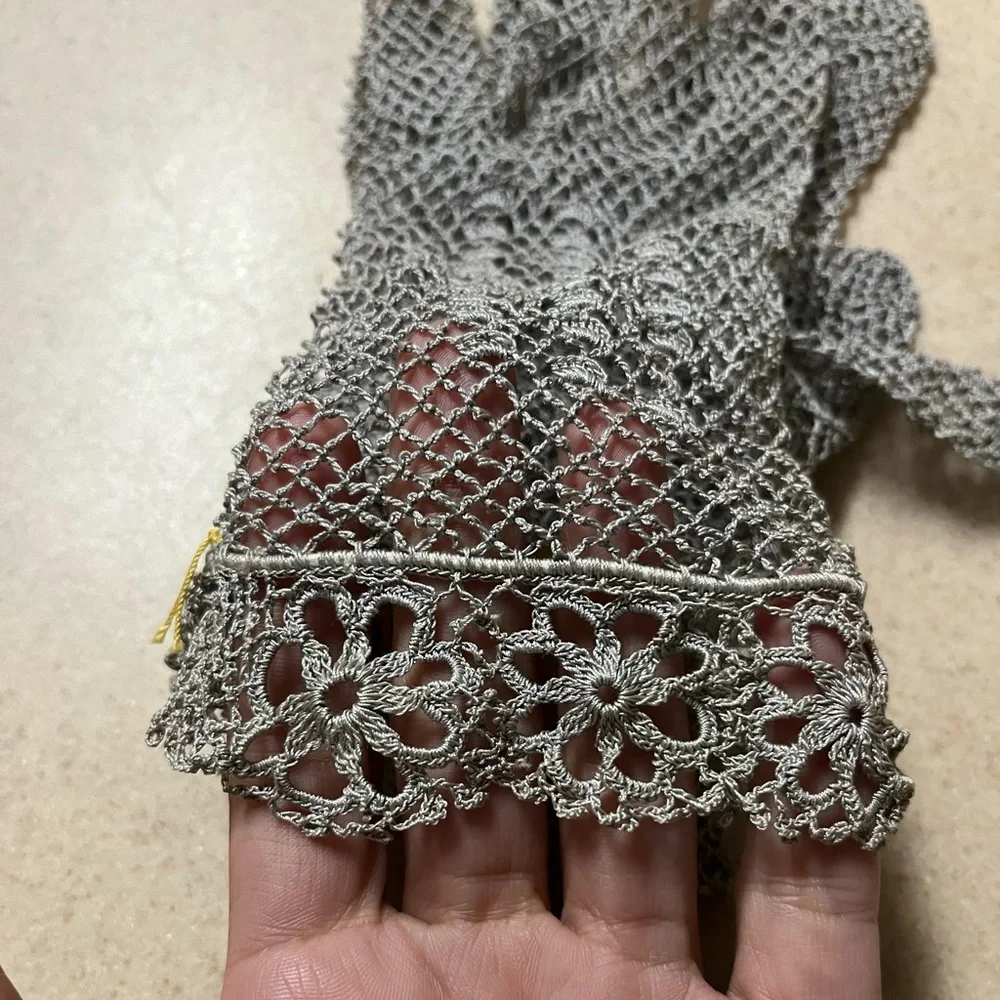 NWT 40’s / 50’s Vintage Jelleff’s Crochet Lace Gloves w Floral Cuff Motif